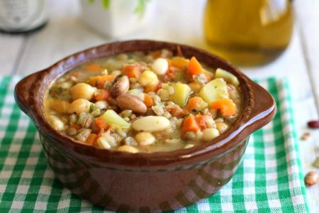 Zuppa Ai Cereali E Legumi Secchi Misti Tutto Fa Brodo In Cucina