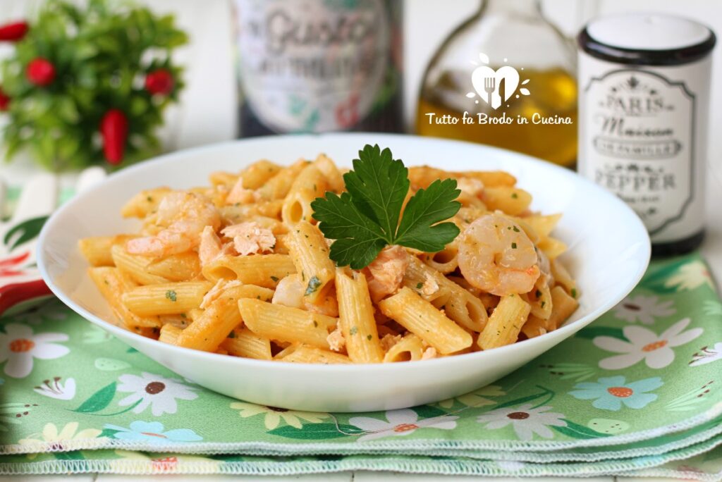 PASTA AL SALMONE E GAMBERETTI Primo Piatto Cremoso Tutto Fa Brodo In