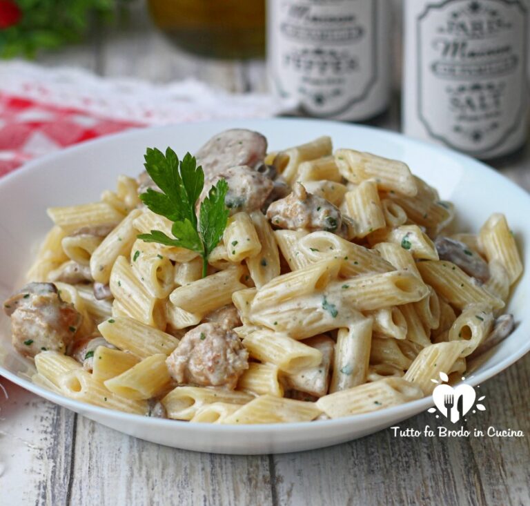 Pasta Salsiccia E Funghi Con Panna Tutto Fa Brodo In Cucina