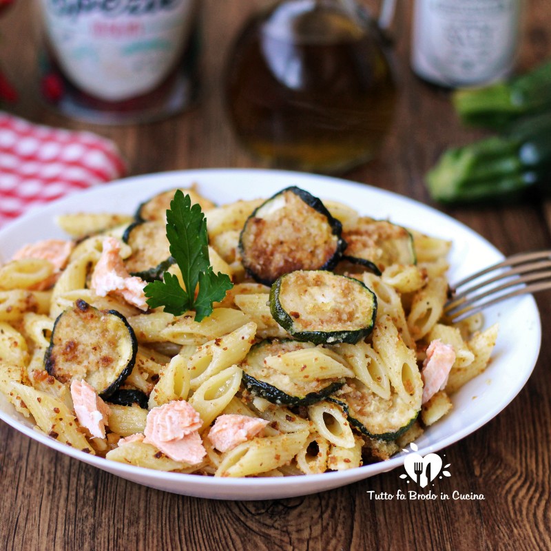 PASTA ZUCCHINE E SALMONE Al Pangrattato Tutto Fa Brodo In Cucina