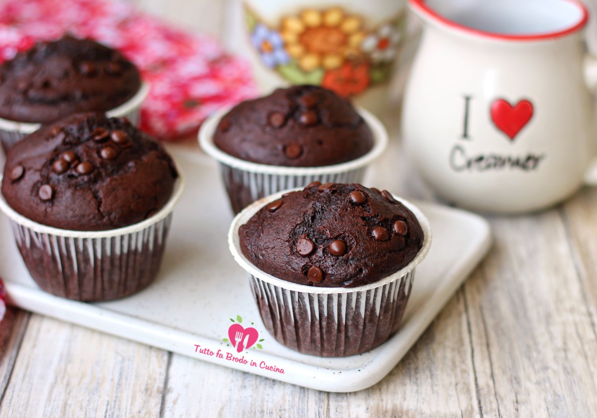 Muffin all'acqua e cacao senza uova