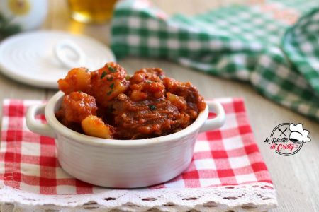 SPEZZATINO AL SUGO CON PATATE