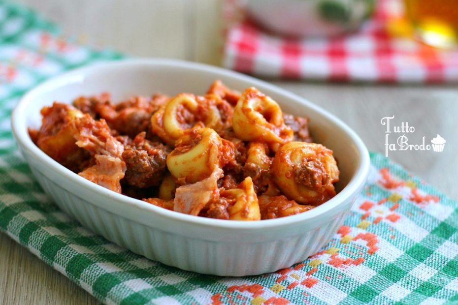 TORTELLINI CON RAGU' ALLA BOLOGNESE - Tutto fa Brodo in Cucina TORTELLINI CON RAGU' ALLA BOLOGNESE - Tutto fa Brodo in Cucina