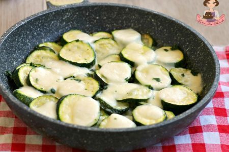 ZUCCHINE AL PARMIGIANO E MOZZARELLA