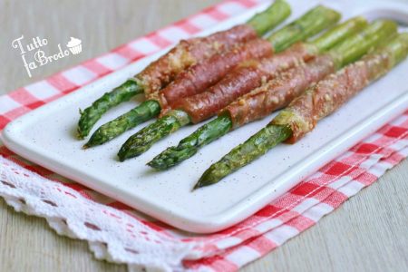 ASPARAGI ARROTOLATI CON PROSCIUTTO CRUDO