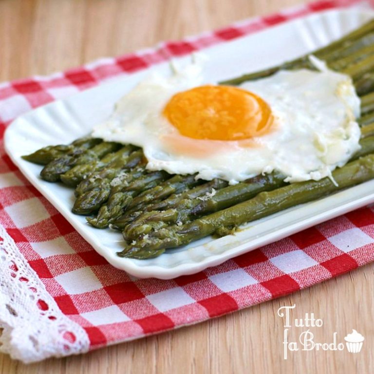 ASPARAGI ALLA BISMARCK | Tutto fa Brodo in Cucina