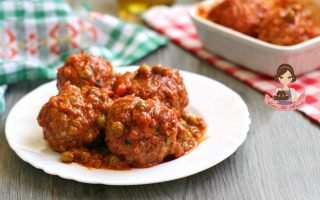 POLPETTE AL SUGO CON PISELLI