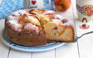 TORTA ALLE PESCHE NOCI E YOGURT