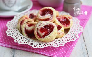 BISCOTTI-GIRANDOLA-ALLA-MARMELLATA