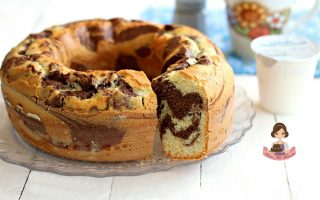 CIAMBELLA ALLO YOGURT VARIEGATA AL CACAO