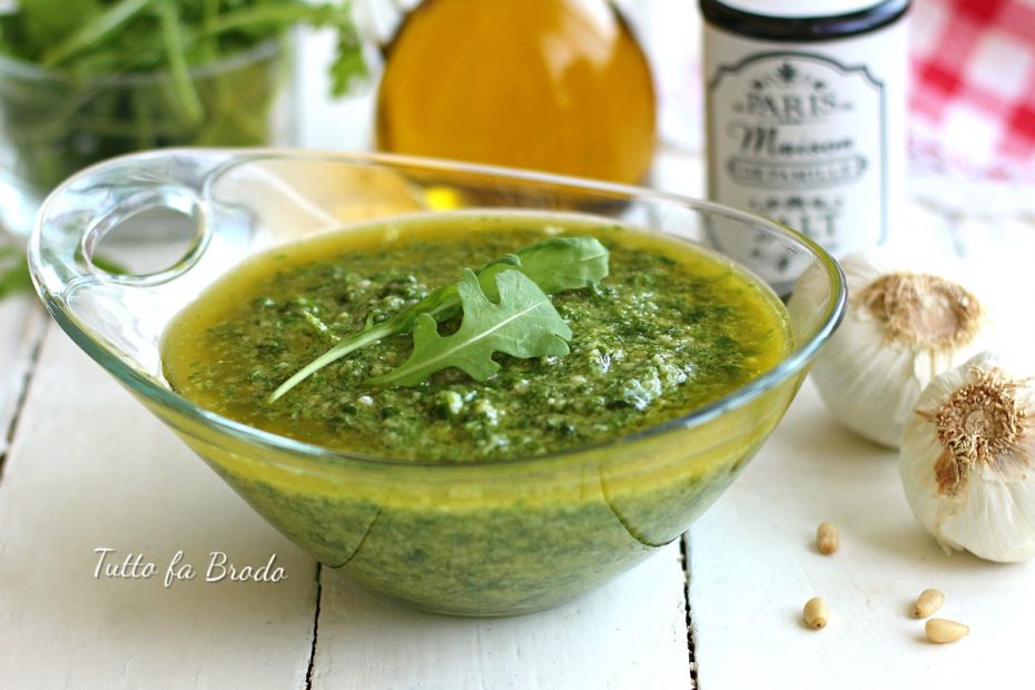 PESTO DI RUCOLA E PINOLI ricetta base facile | Tutto fa ...