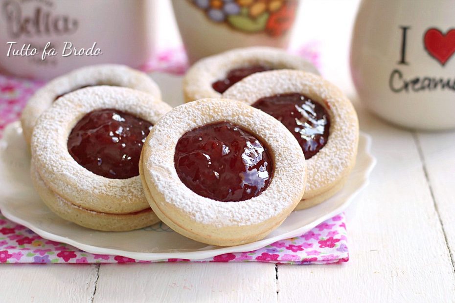 Biscotti Occhio Di Bue Speziati Alla Marmellata Tutto Fa Brodo In Cucina