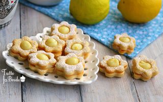 BISCOTTI PASTICCINI CON CREMA AL LIMONE