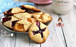 BISCOTTI RIPIENI ALLA MARMELLATA