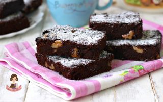 BROWNIE AL CIOCCOLATO E NOCI