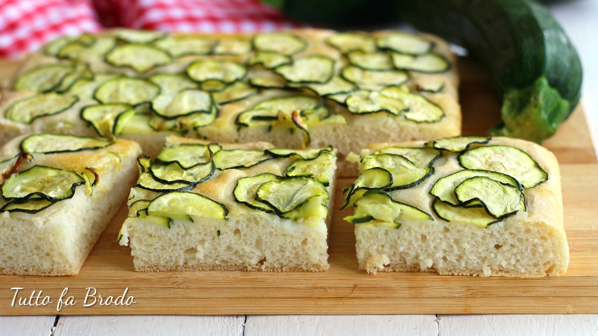 Focaccia Alle Zucchine Morbida Anche Bimby Tutto Fa Brodo In Cucina