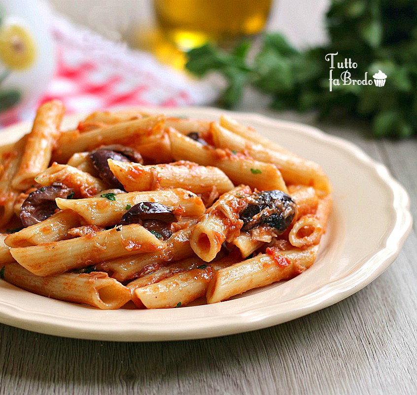 PASTA AL TONNO E OLIVE