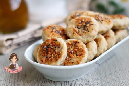 BISCOTTI SALATI AL PESTO DI NOCI