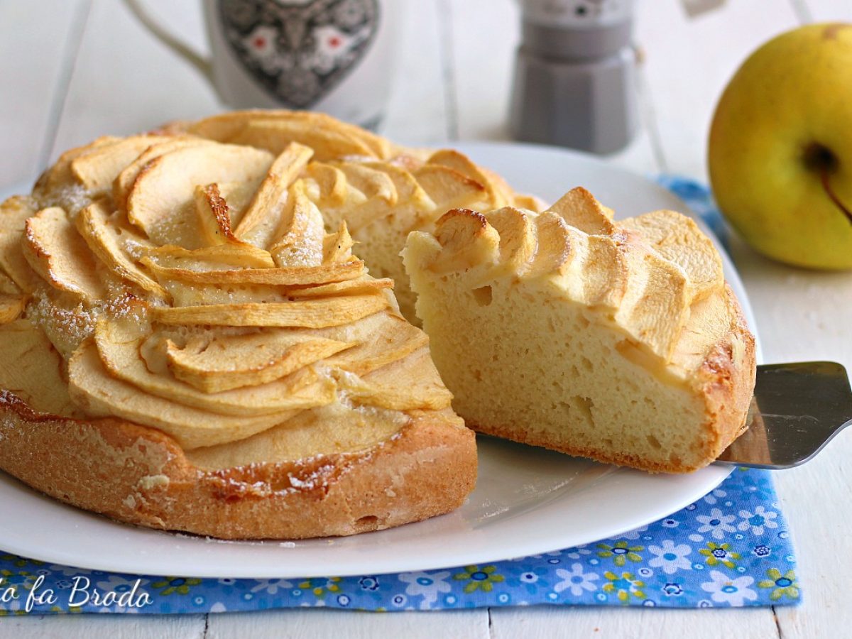 Torta Di Albumi E Mele Morbida Tutto Fa Brodo In Cucina
