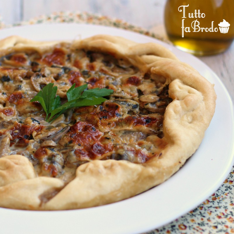 TORTA SALATA AI FUNGHI GRATINATI