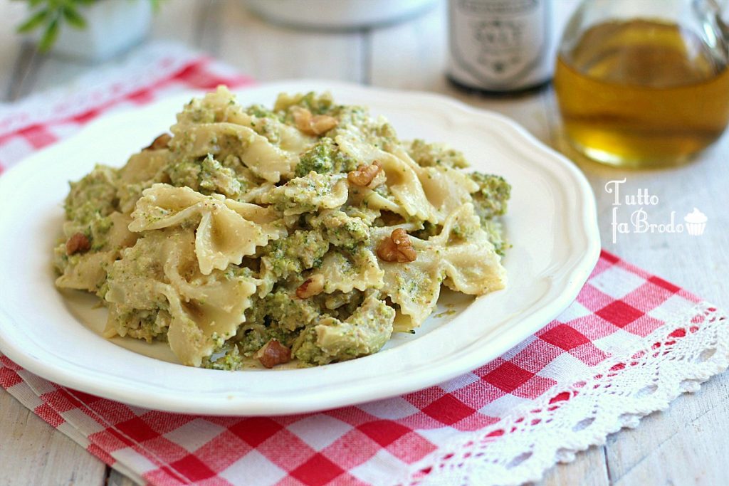 PASTA CON PESTO DI BROCCOLI E NOCI cremosa Tutto fa Brodo in Cucina