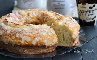 CIAMBELLA-AL-LIMONE-E-MANDORLE-BIMBY