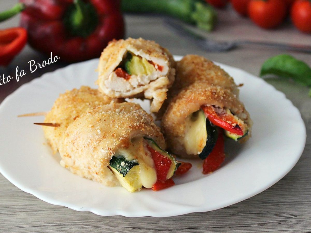 Involtini Di Pollo Con Zucchine Peperoni E Scamorza Ricetta Facile E Veloce Tutto Fa Brodo In Cucina