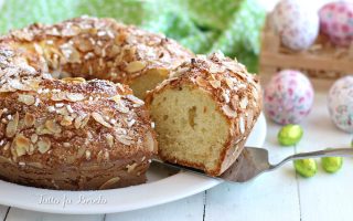 CIAMBELLA-DI-PASQUA-ALLE-MANDORLE