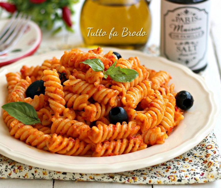 PASTA CON PESTO ALLA CALABRESE primo piatto facile | Tutto fa Brodo in