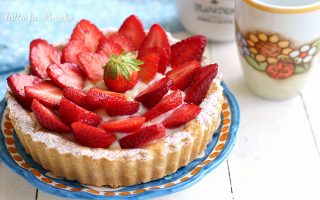 CROSTATA-ALLA-CREMA-PASTICCERA-E-FRAGOLE