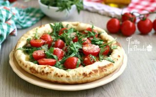 PIZZA-IN-PADELLA-RUCOLA-E-GRANA