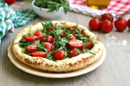 PIZZA-IN-PADELLA-RUCOLA-E-GRANA