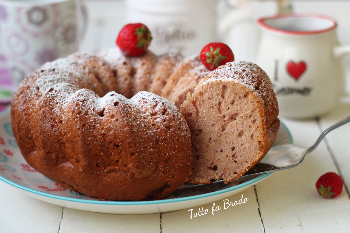 Pan Di Fragola Ciambella Con Fragole Frullate Tutto Fa Brodo In Cucina