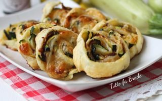 GIRELLE DI PASTA SFOGLIA ALLE ZUCCHINE