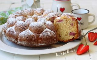 CIAMBELLONE AL COCCO E FRAGOLE