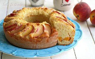 CIAMBELLA ALLE PESCHE E RICOTTA