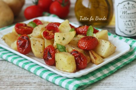 INSALATA DI PATATE E POMODORINI AL FORNO