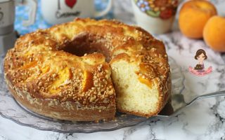 CIAMBELLONE ALLE ALBICOCCHE E YOGURT