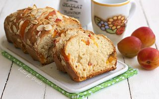 PLUMCAKE ALLE ALBICOCCHE E MANDORLE