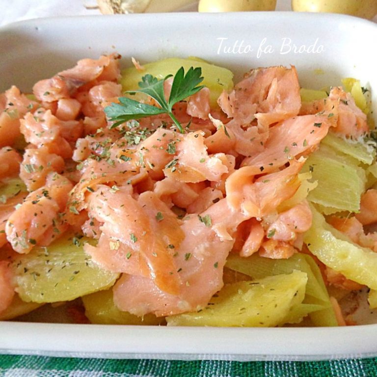 INSALATA DI PATATE E SALMONE Con Porri - Tutto Fa Brodo In Cucina