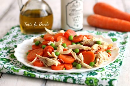 insalata-di-pollo-con-carote-e-piselli