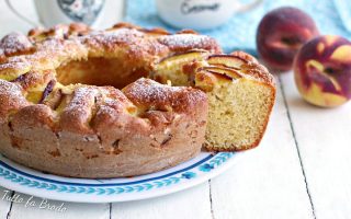 CIAMBELLA ALLE PESCHE E YOGURT MORBIDA