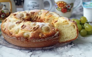 CIAMBELLA ALL'UVA E NOCI