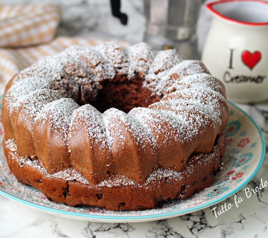 CIAMBELLONE ALLE NOCI E CIOCCOLATO