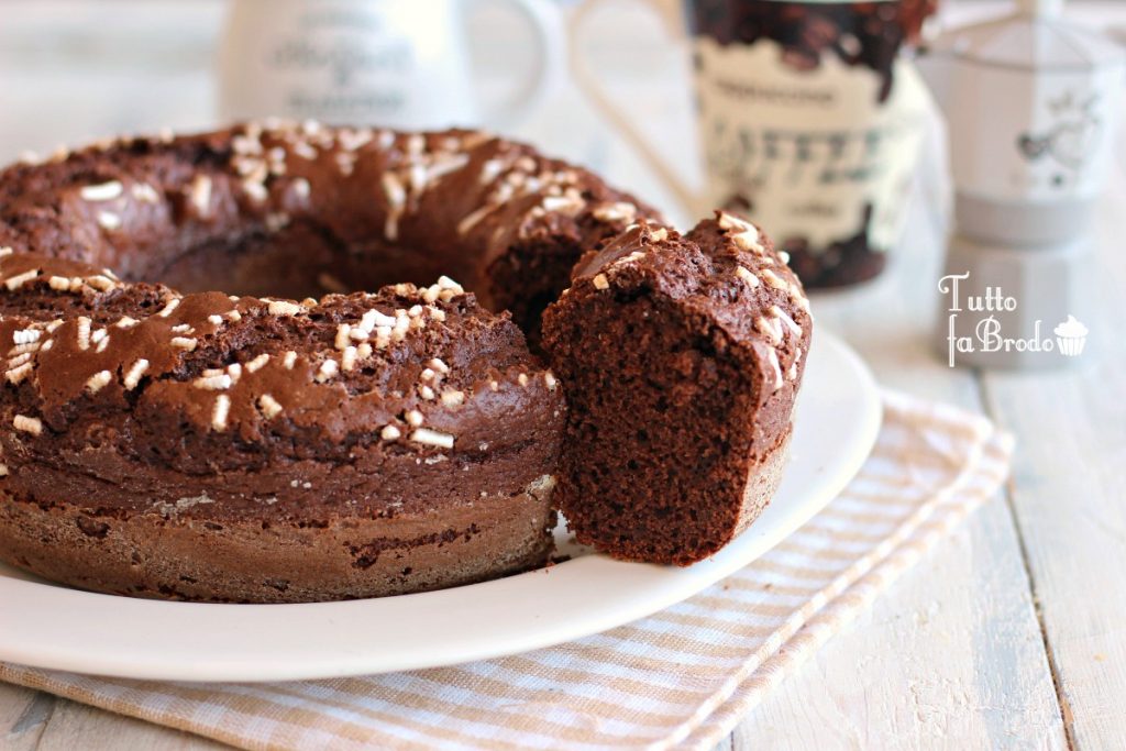 Ciambella Allo Yogurt E Cacao Soffice Tutto Fa Brodo In Cucina