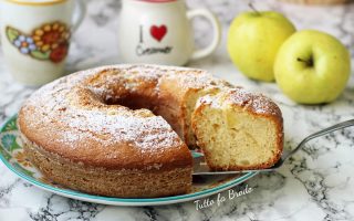 CIAMBELLONE ALLO YOGURT E MELE