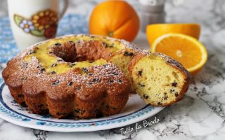 CIAMBELLA ALL'ARANCIA CON GOCCE DI CIOCCOLATO