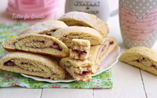 BISCOTTI ARROTOLATI ALLA RICOTTA E MARMELLATA
