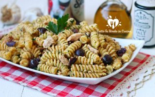 PASTA AL PANGRATTATO CON TONNO E OLIVE