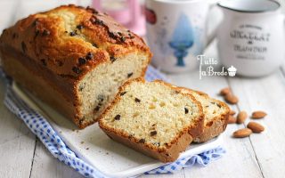 PLUMCAKE ALLE MANDORLE E CIOCCOLATO